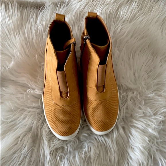 Shoes - Platform Side Zip Sneaker Wedge Booties Sz 7